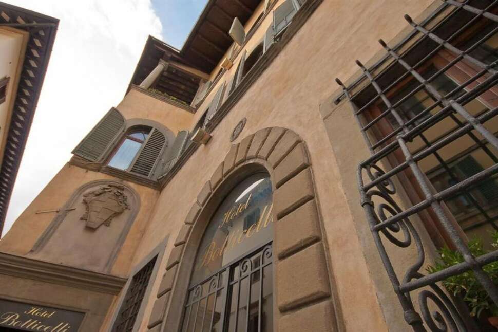 Een foto van de buitenkant van Hotel Botticelli
