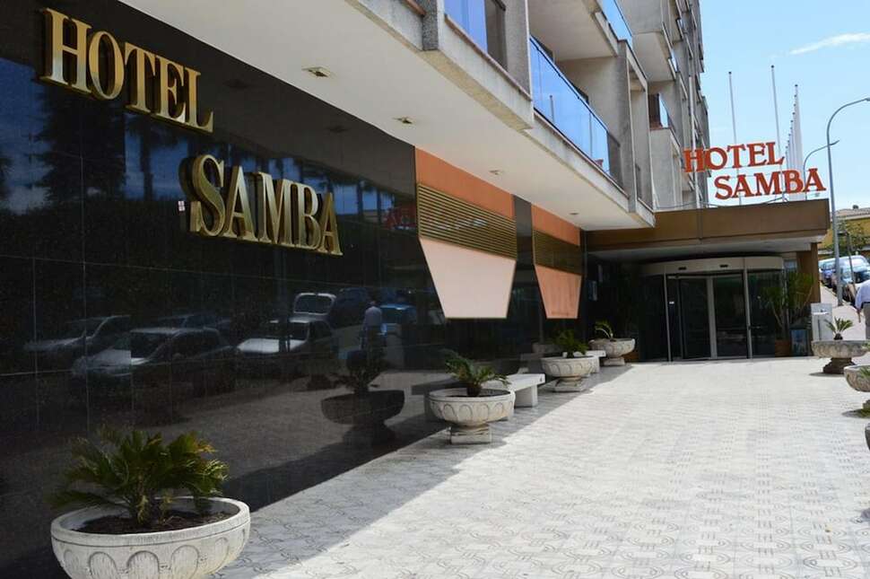 Een foto van de buitenkant van Hotel Samba