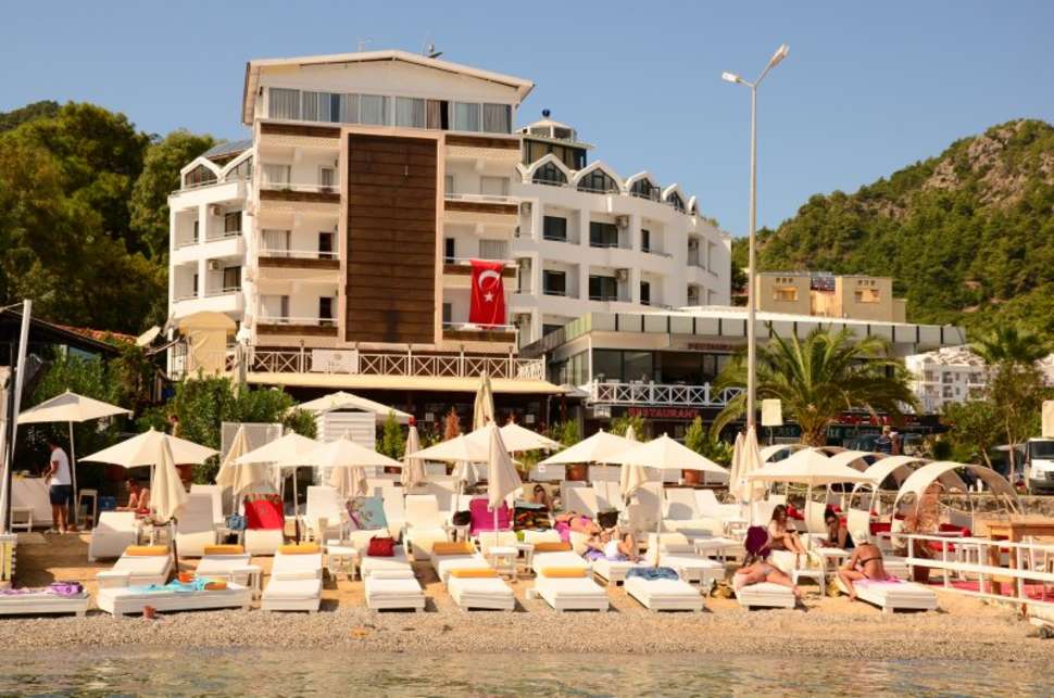 Een foto van de buitenkant van Class Beach Hotel