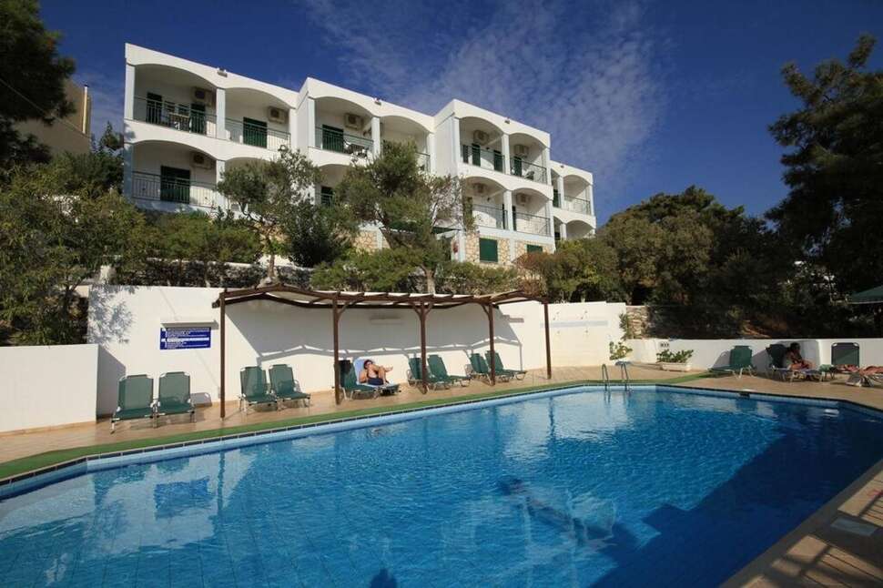 Ein Foto vom Pool im Anthemis Apartments