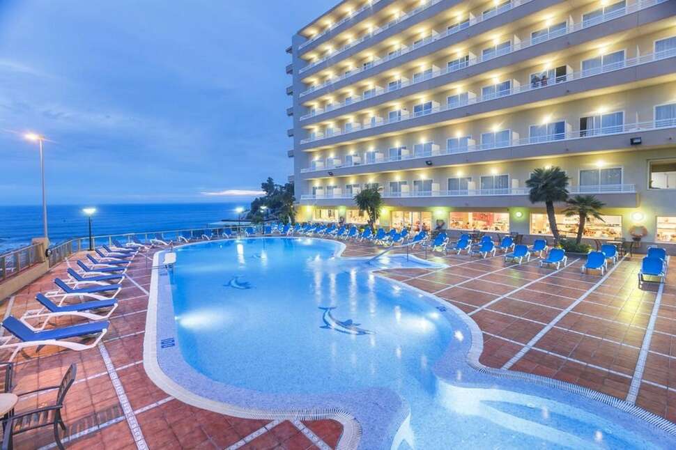 Een foto van het zwembad bij Hotel Cala Font