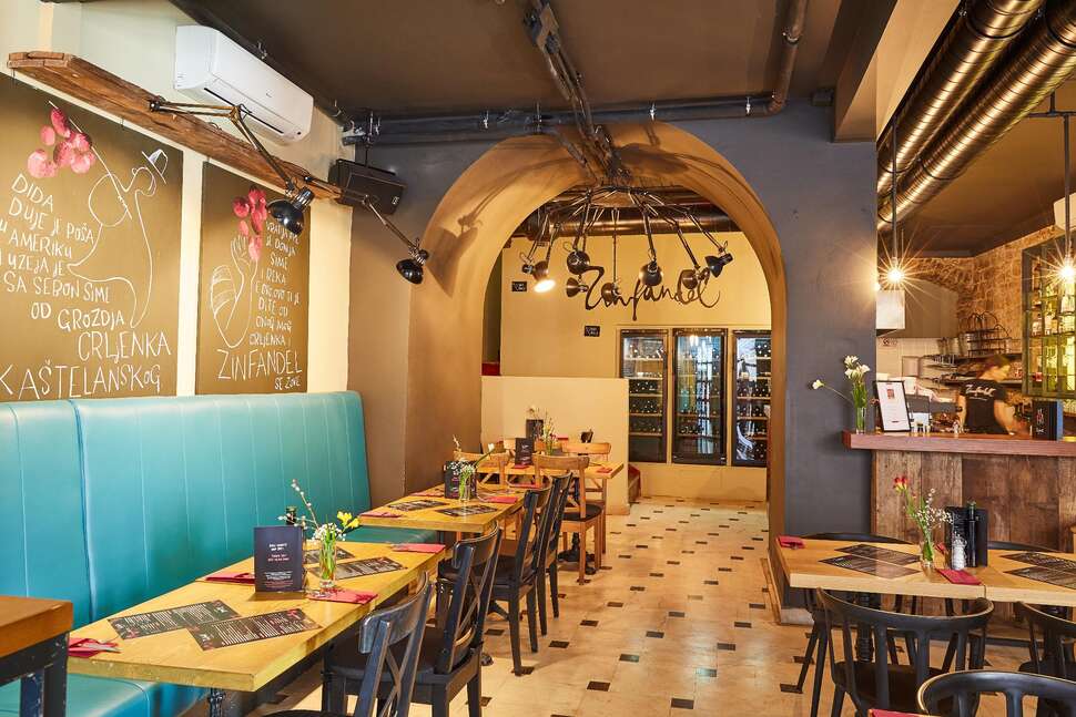 Ein Foto Plaza Marchi Old Town