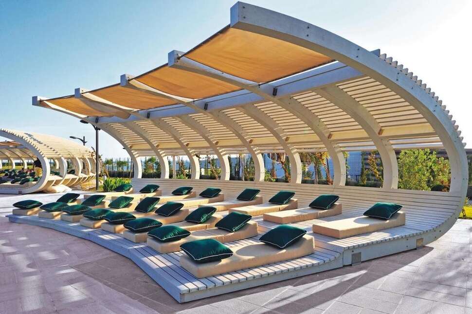 Een foto van het terras bij Susesi Luxury Resort