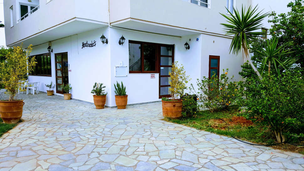 Een foto van de buitenkant van Mastorakis Studios