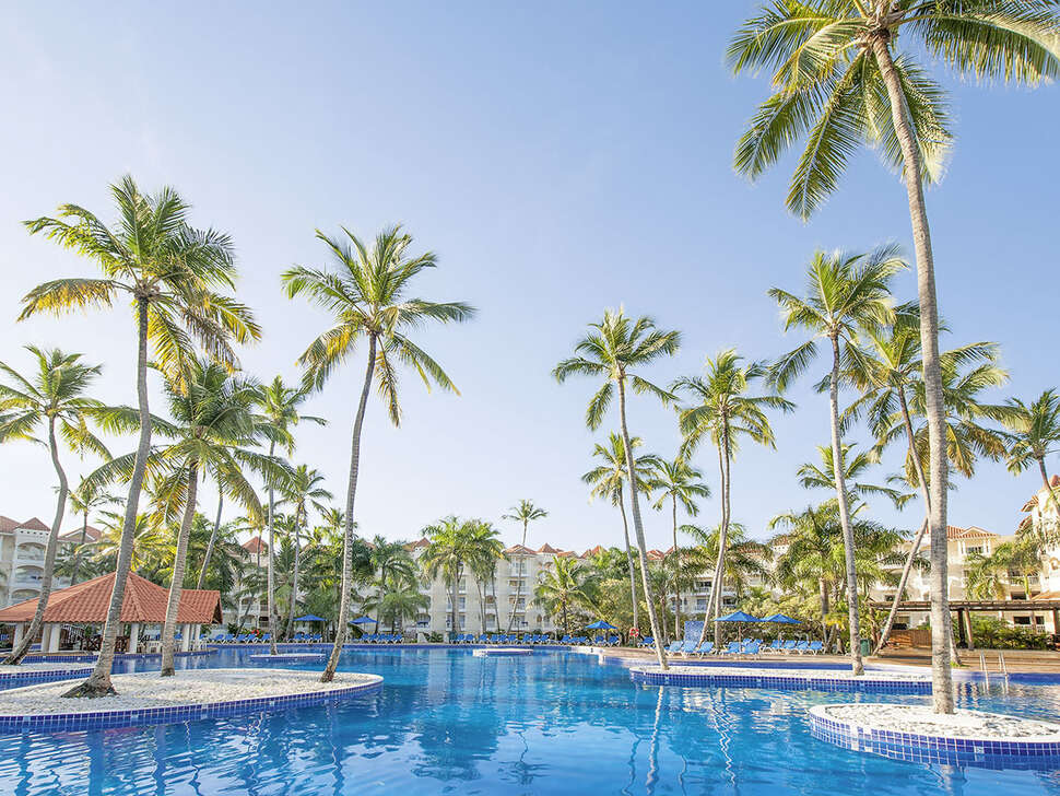 Een foto van het zwembad bij Occidental Caribe