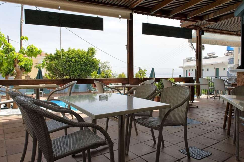 Een foto van het terras bij Appartementen Ariadne