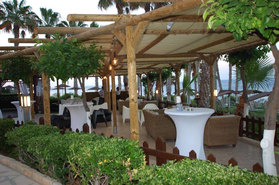 Een foto van het interieur van Cavo Maris Beach Hotel