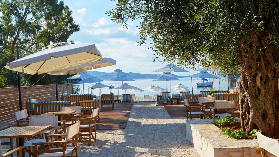Een foto van het terras bij San Antonio Corfu Resort