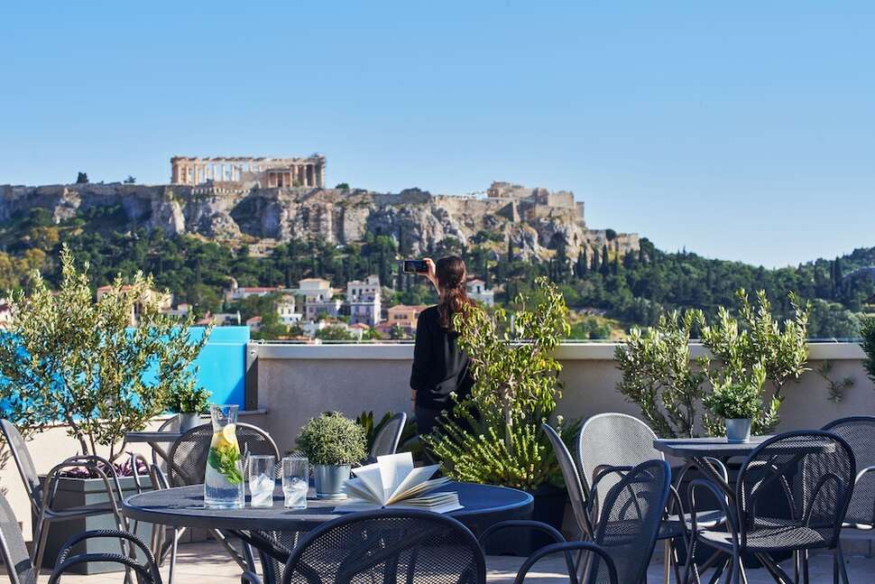 Een foto van het terras bij Arion Athens Hotel