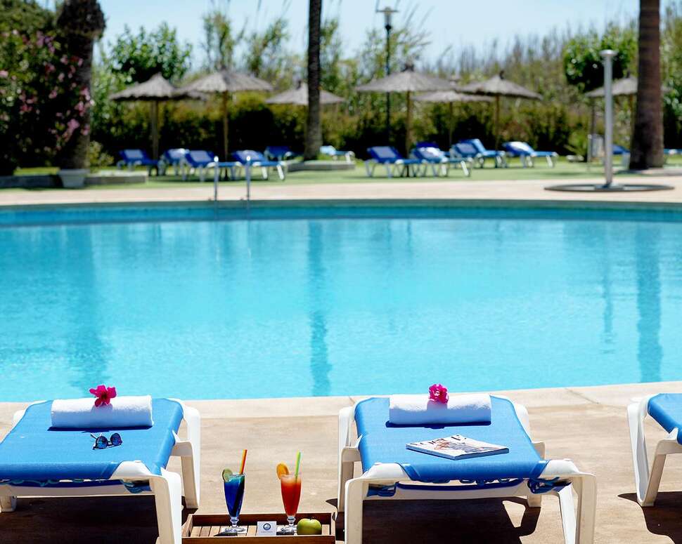 Een foto van het zwembad bij Hotel Playas de Guardamar