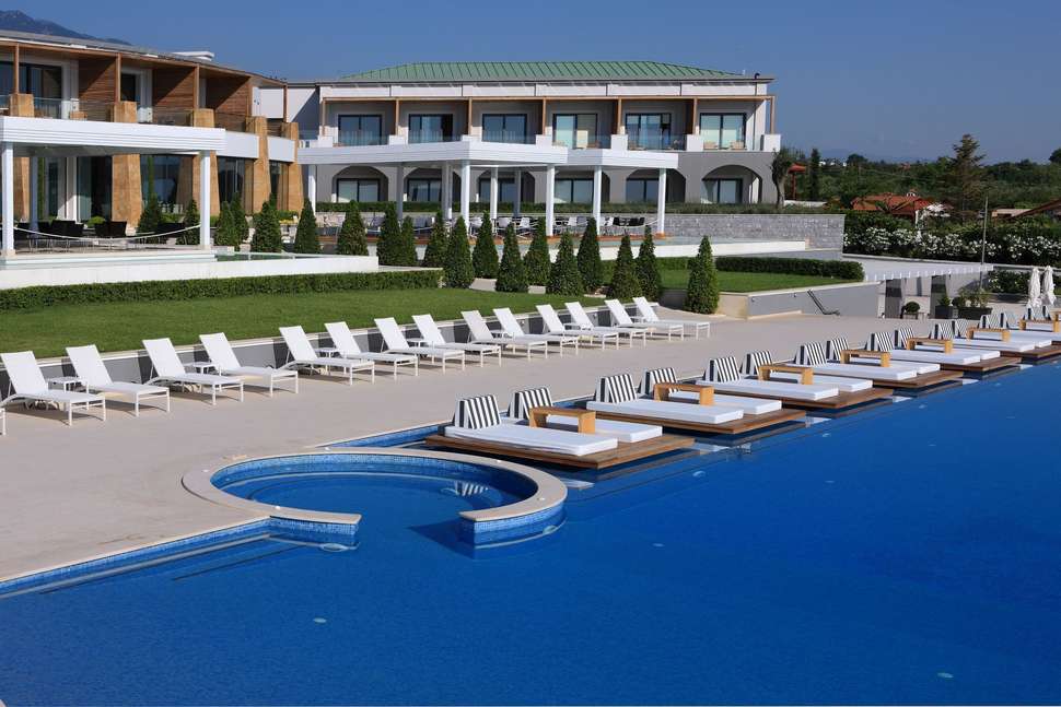 Een foto van het zwembad bij Cavo Olympo Luxury Hotel & Spa