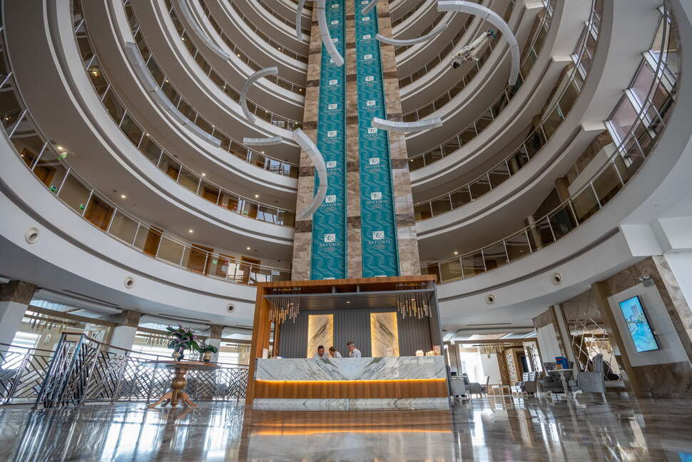 Een foto van het interieur van Saturn Palace Resort