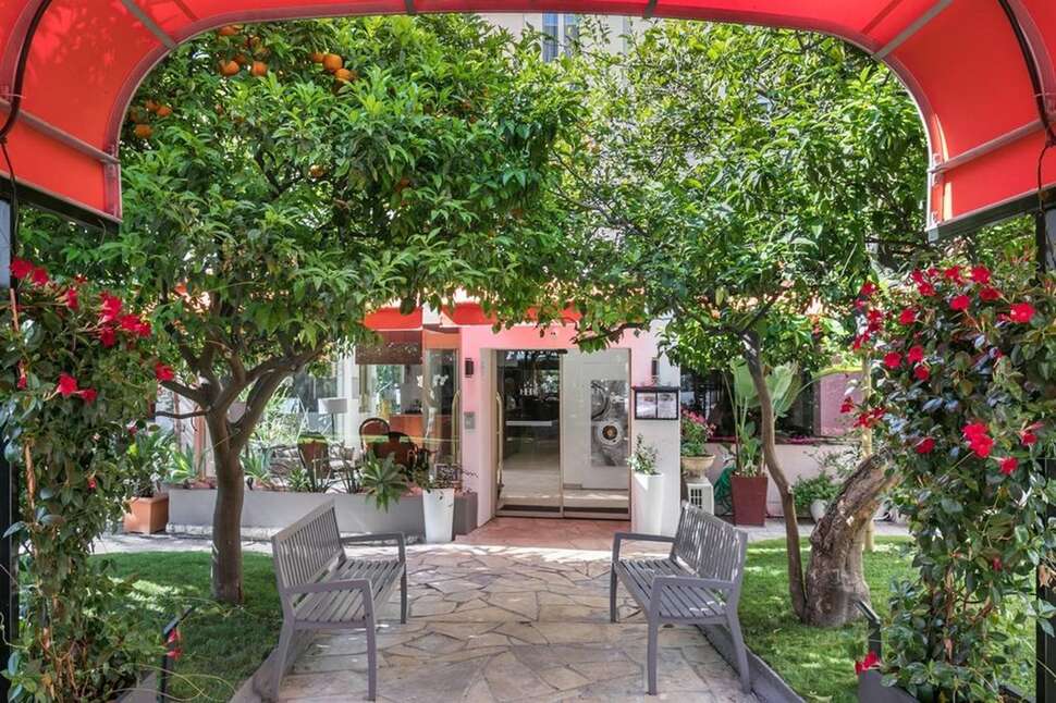 Ein Foto von der Außenansicht des Best Western Plus Brice Garden Nice