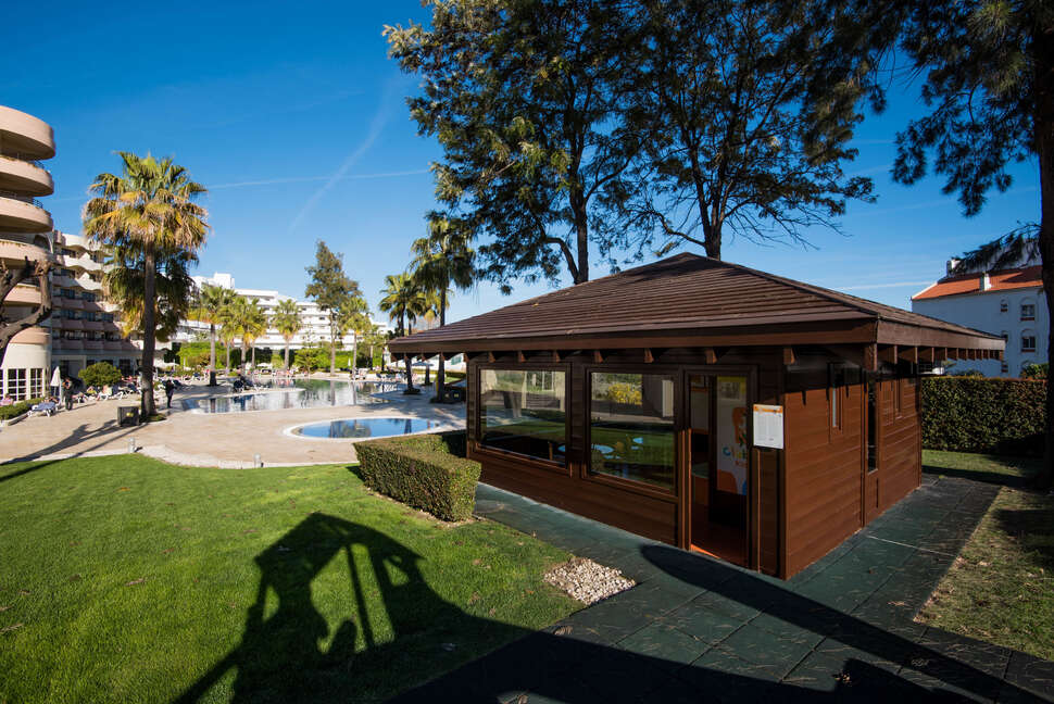 Een foto van het terras bij Vila Gale Cerro Alagoa