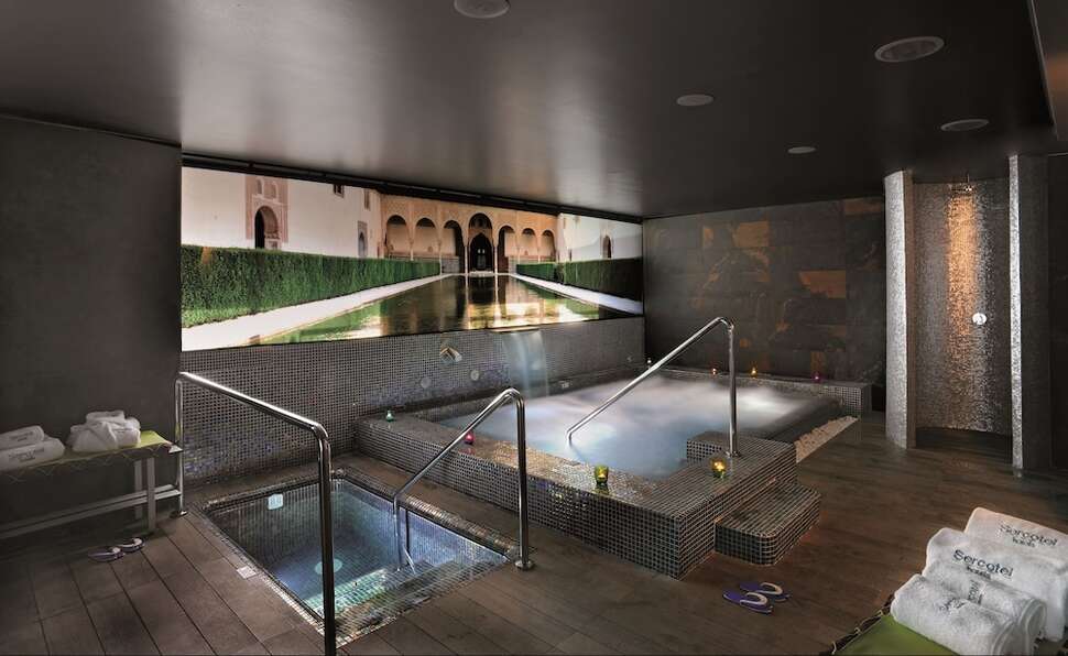 Een foto van het zwembad bij Gran Hotel Luna de Granada
