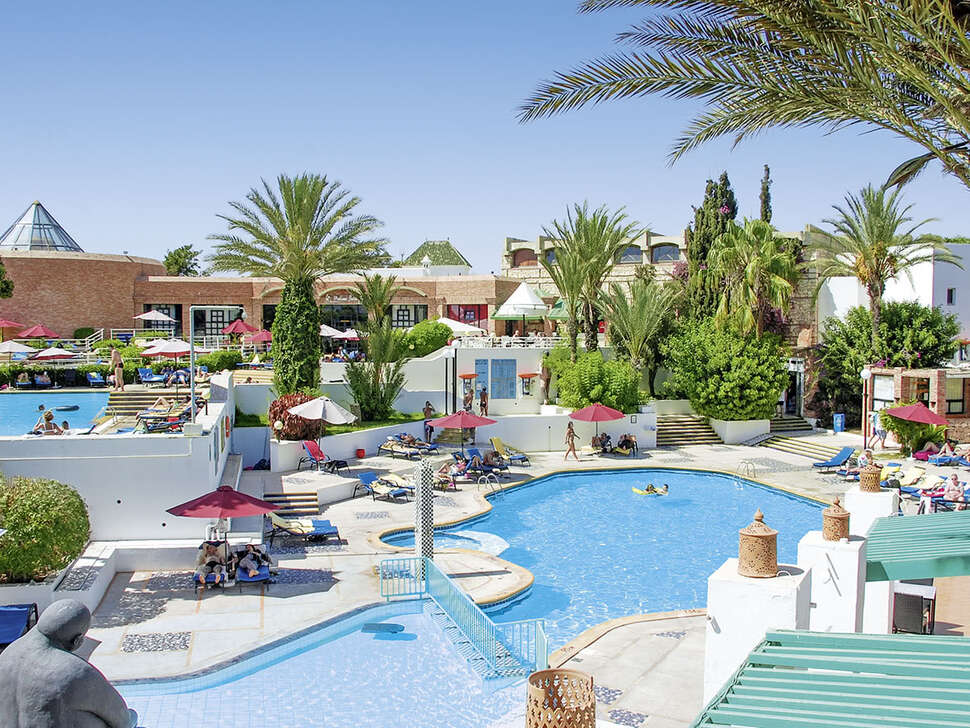 Een foto van het zwembad bij Caribbean Village Agador