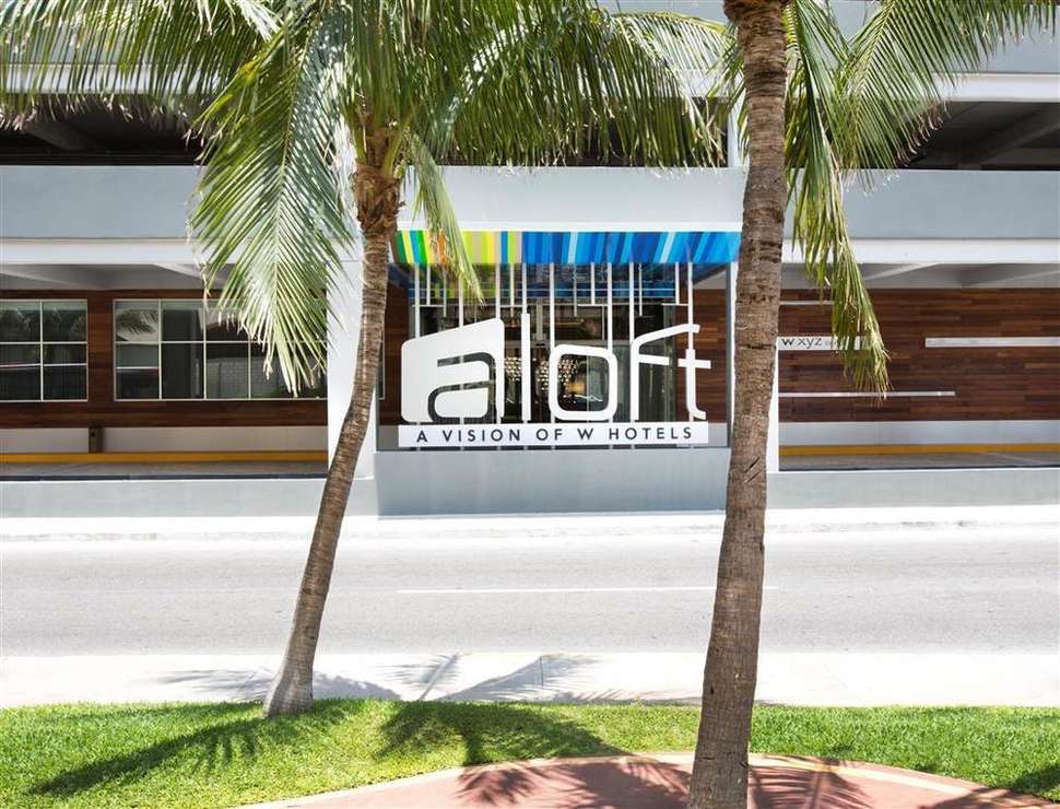 Een foto van de buitenkant van Aloft Cancun Hotel