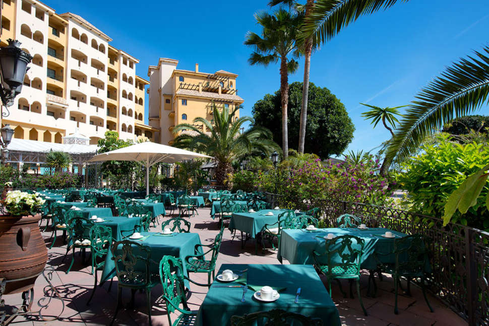 Een foto van het terras bij Hotel IPV Palace & Spa