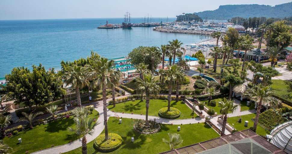 Een foto van het terras bij L'Ancora Beach
