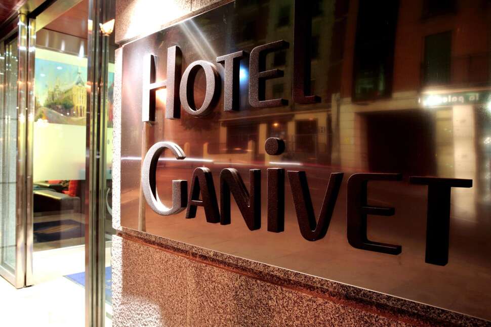 Een foto van de buitenkant van Hotel Porcel Ganivet