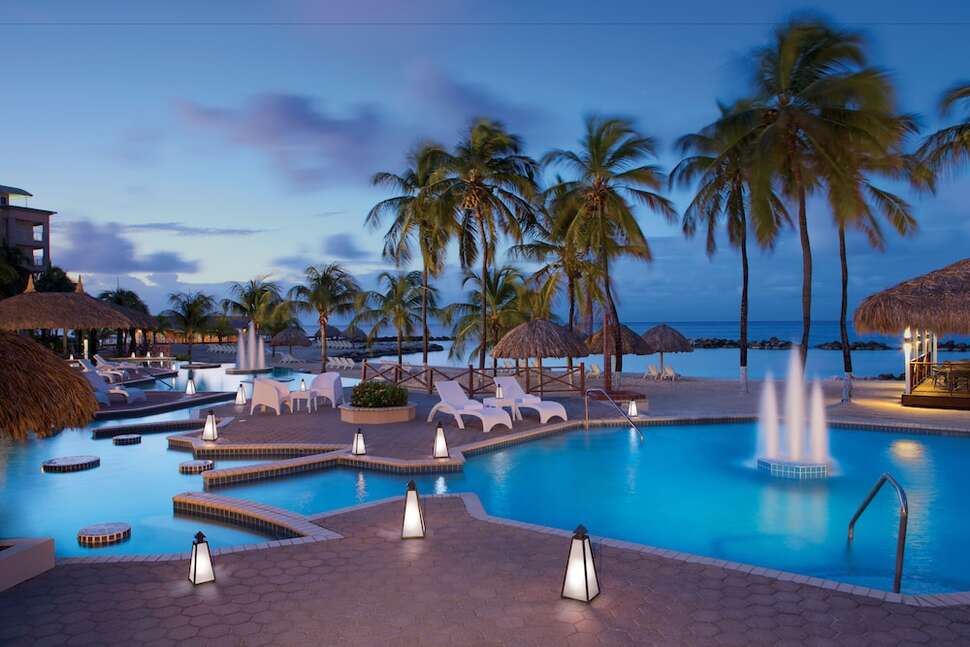Een foto van het zwembad bij Sunscape Curacao Resort Spa & Casino