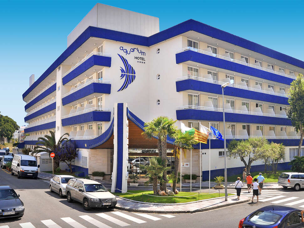 Een foto van de buitenkant van Hotel GHT Aquarium & Spa