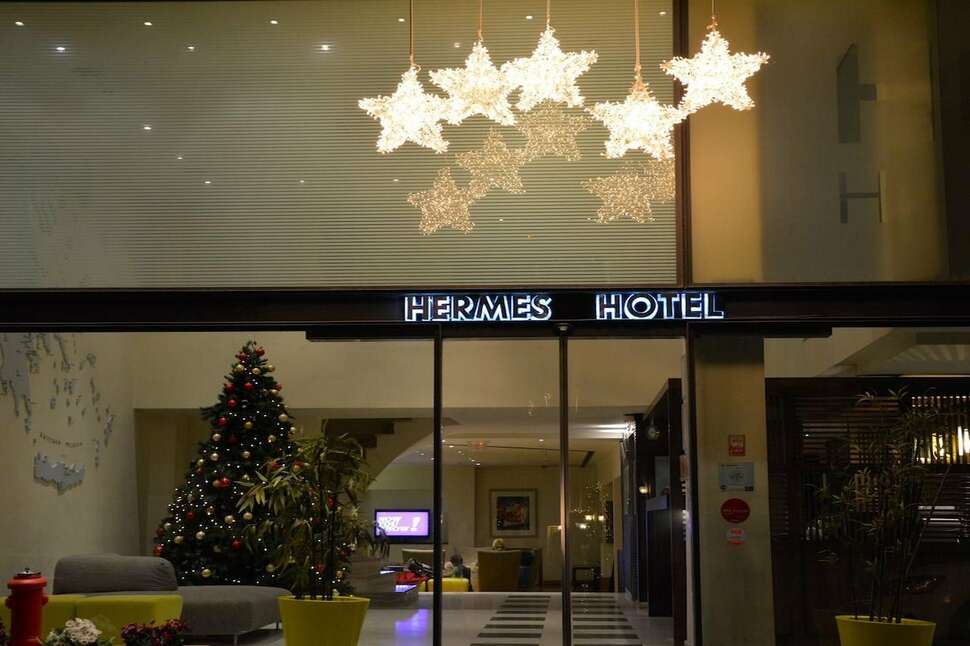 Een foto van de buitenkant van Hermes Hotel Athene