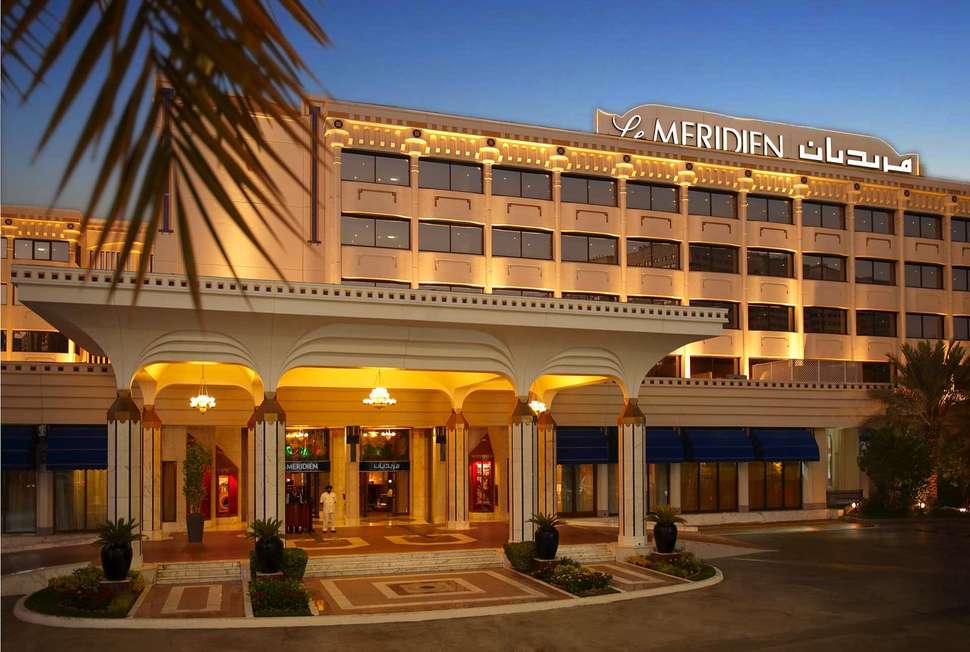 Ein Foto von der Außenansicht des Le Meridien Abu Dhabi