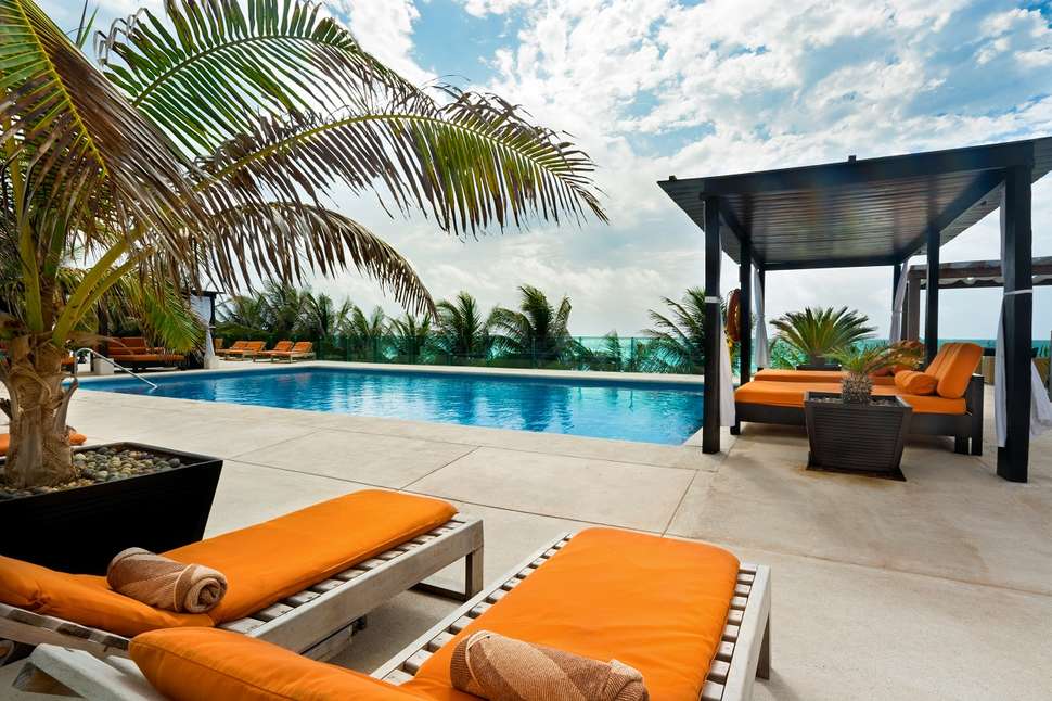 Een foto van het zwembad bij Flamingo Cancun Resort