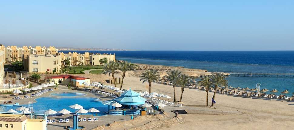 Een foto van het zwembad bij Concorde Moreen Beach Resort & Spa