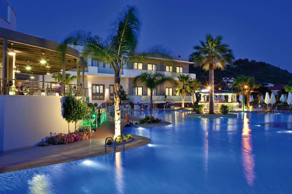Een foto van het zwembad bij Lesante Classic Luxury Hotel & Spa