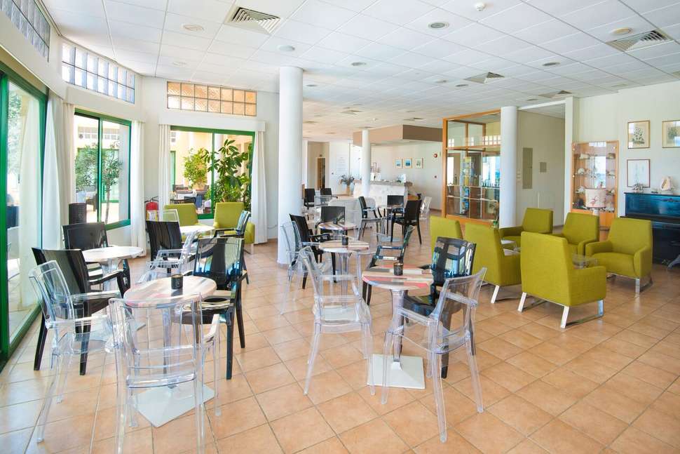 Een foto van het interieur van Natura Beach Hotel & Villas