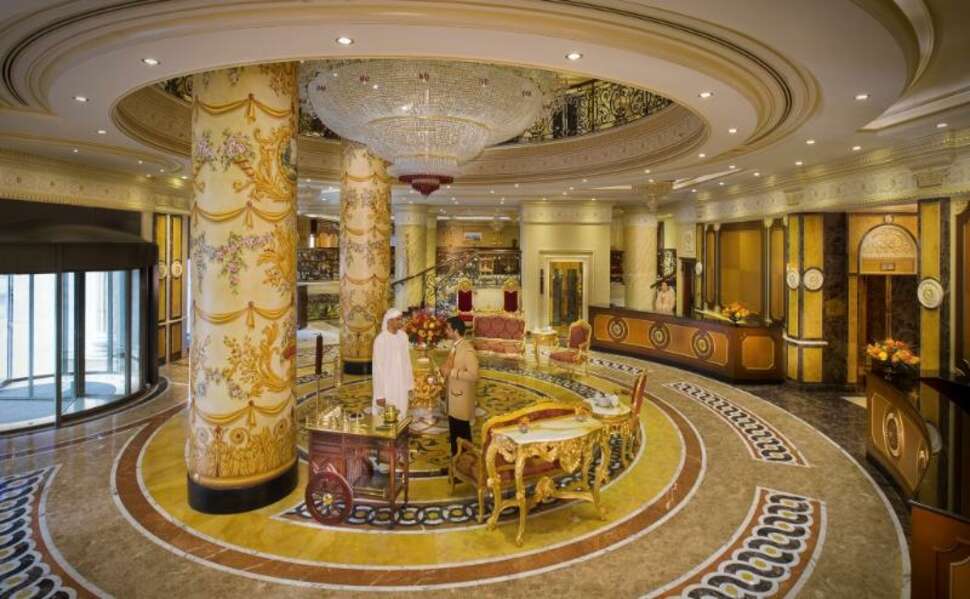 Ein Foto Royal Rose Abu Dhabi Curio Collection by Hilton