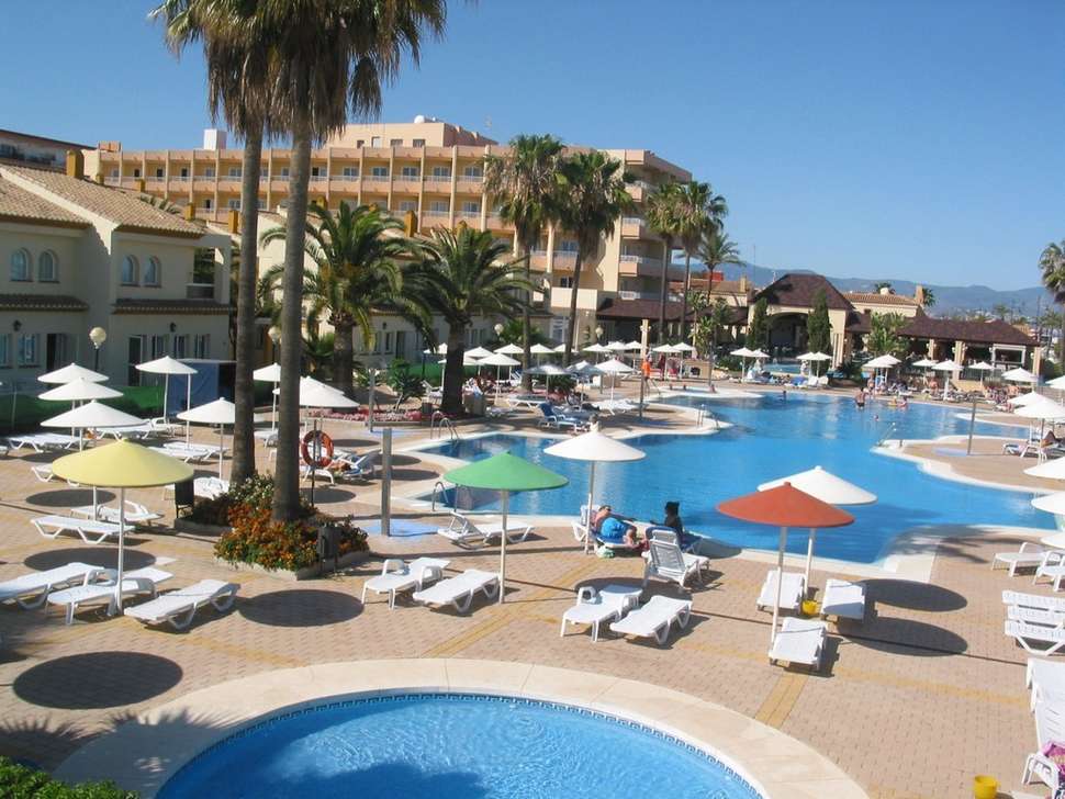 Een foto van het zwembad bij Occidental Torremolinos Playa
