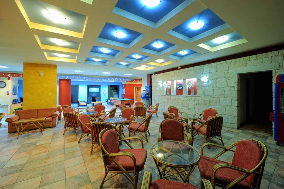 Een foto van het interieur van Agrabella Hotel