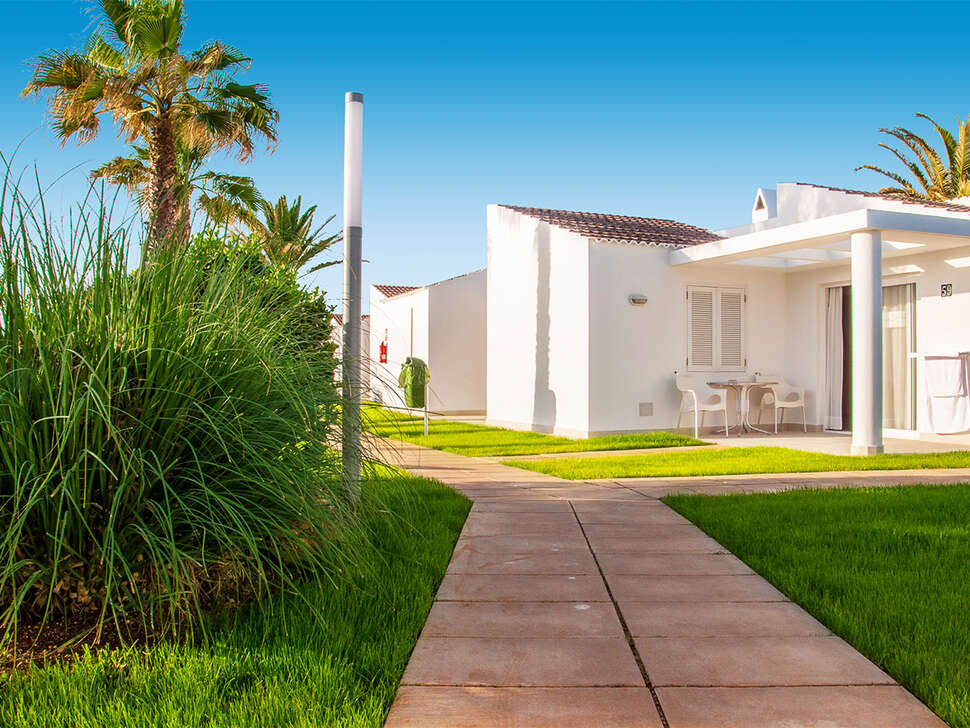 Een foto van de buitenkant van Sagitario Menorca Mar Appartementen