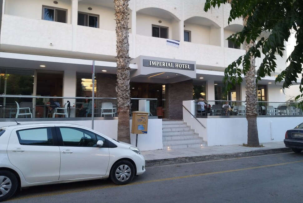 Een foto van de buitenkant van Hotel Imperial
