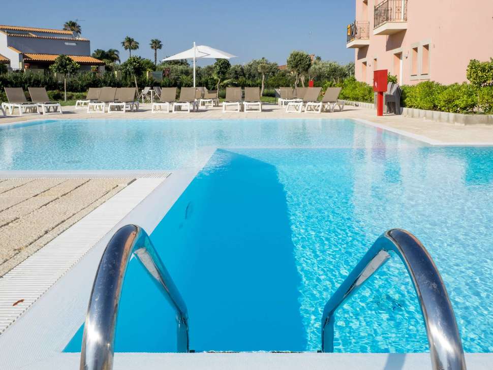 Ein Foto vom Pool im Hotel Danieli Pozzallo
