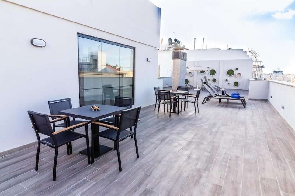 Een foto van het terras bij Urban Sea Holiday Homes