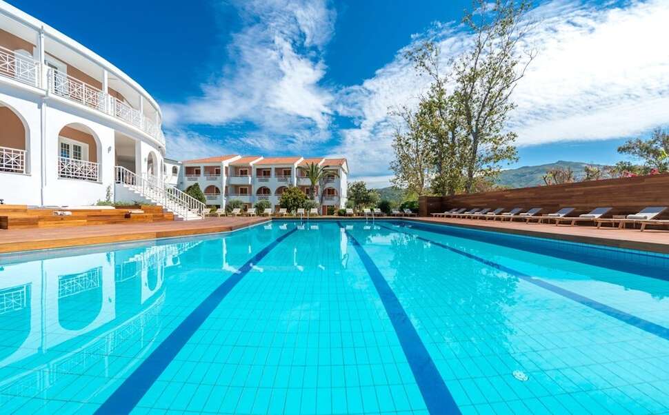 Een foto van het zwembad bij Bitzaro Palace Hotel