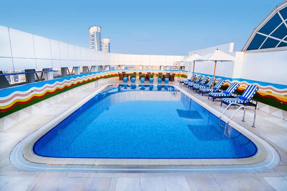 Ein Foto vom Pool im Grand Excelsior Hotel Bur Dubai
