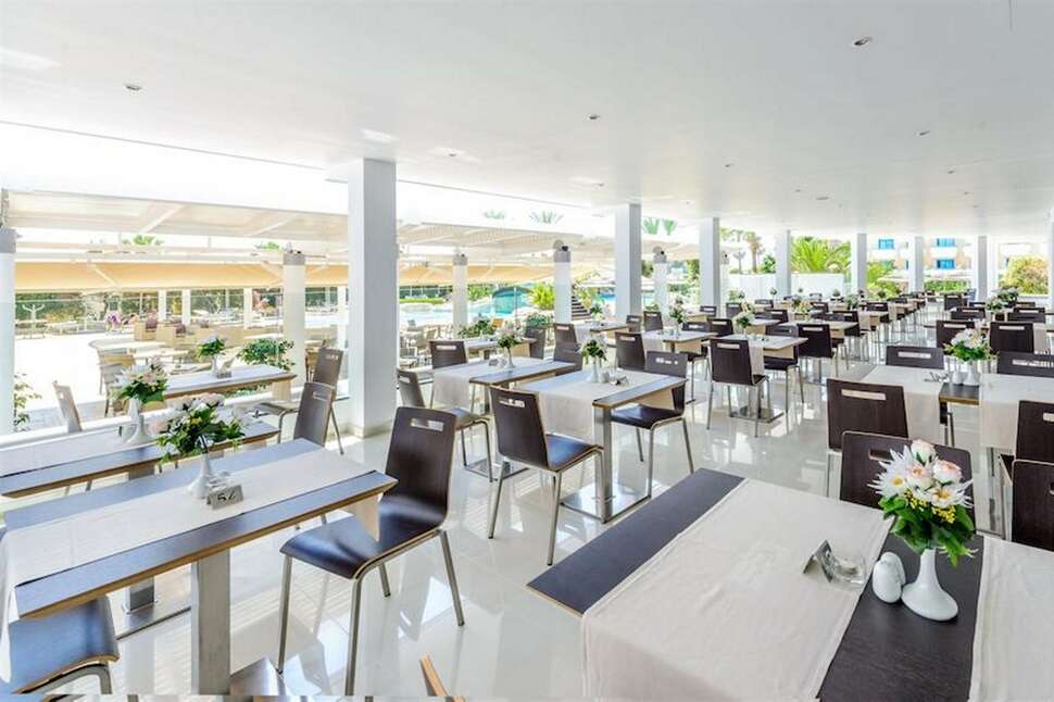 Een foto van de faciliteiten bij Tasia Maris Beach Hotel