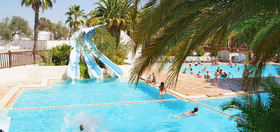 Een foto van het zwembad bij Camping La Baume - La Palmeraie
