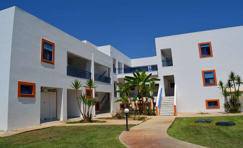 Ein Foto von der Außenansicht des Bouradanis Village Hotel