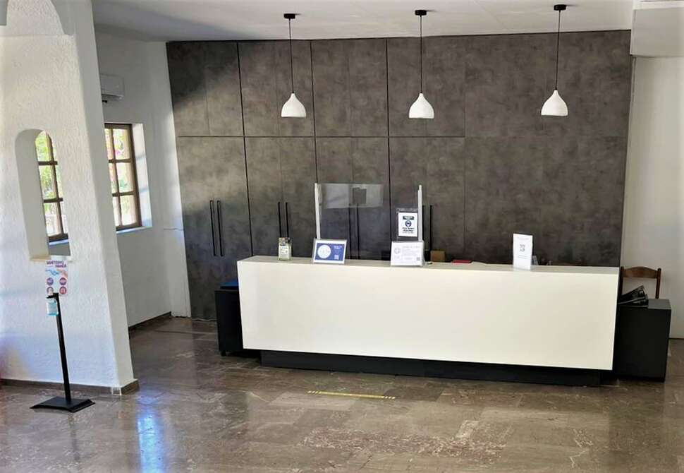 Een foto van het interieur van Apollon Hotel