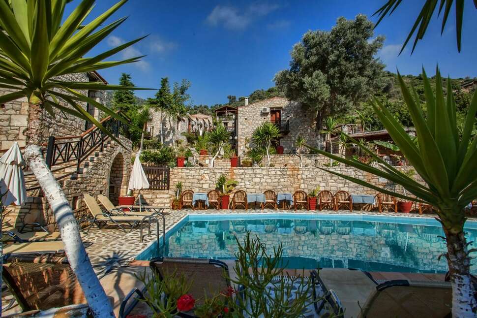 Ein Foto vom Pool im Stone Village Petrino Horio