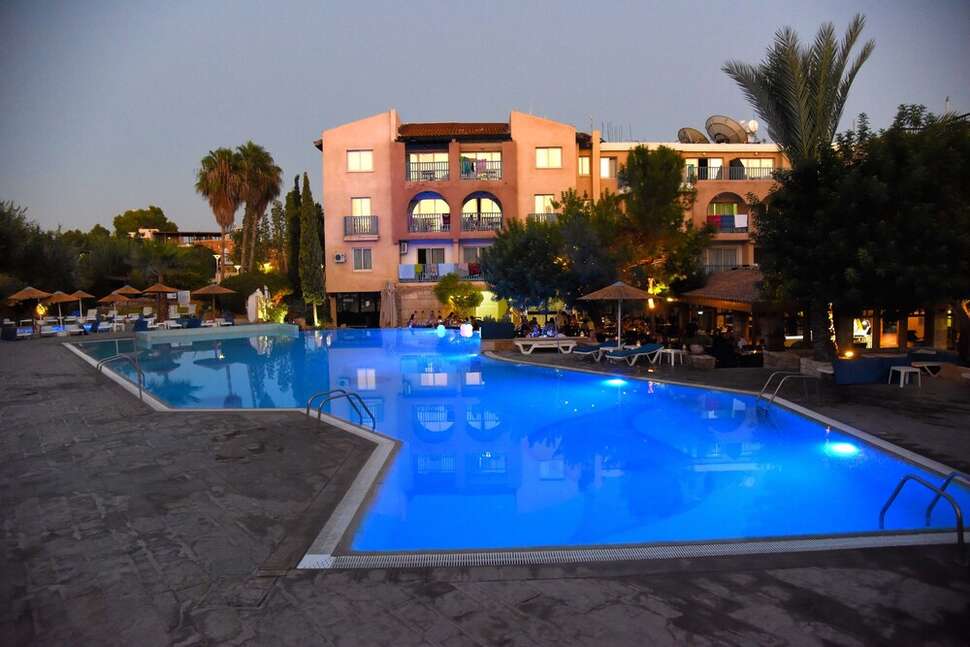 Een foto van het zwembad bij Basilica Holiday Resort