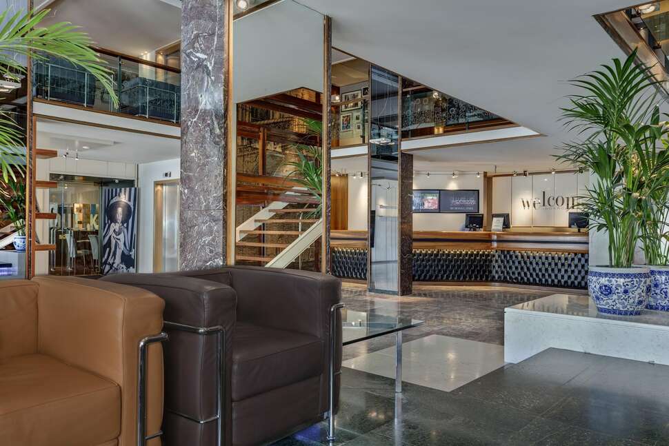 Een foto van het interieur van Hotel Plaza