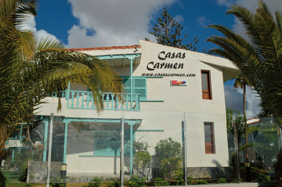 Ein Foto von der Außenansicht des Apartments Casas Carmen
