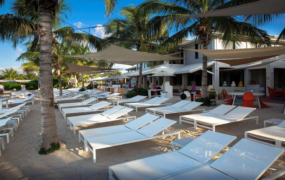 Ein Foto vom Strand beim Papagayo Beach Hotel